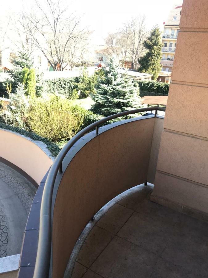 Ik Apartment Debrecen Bagian luar foto